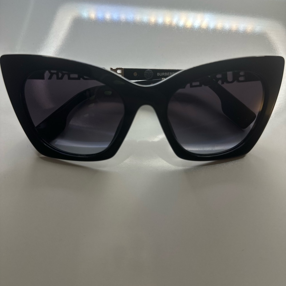Burberry 52mm Cat Eye Sunglasses *Authentic* - Picture 6 of 15